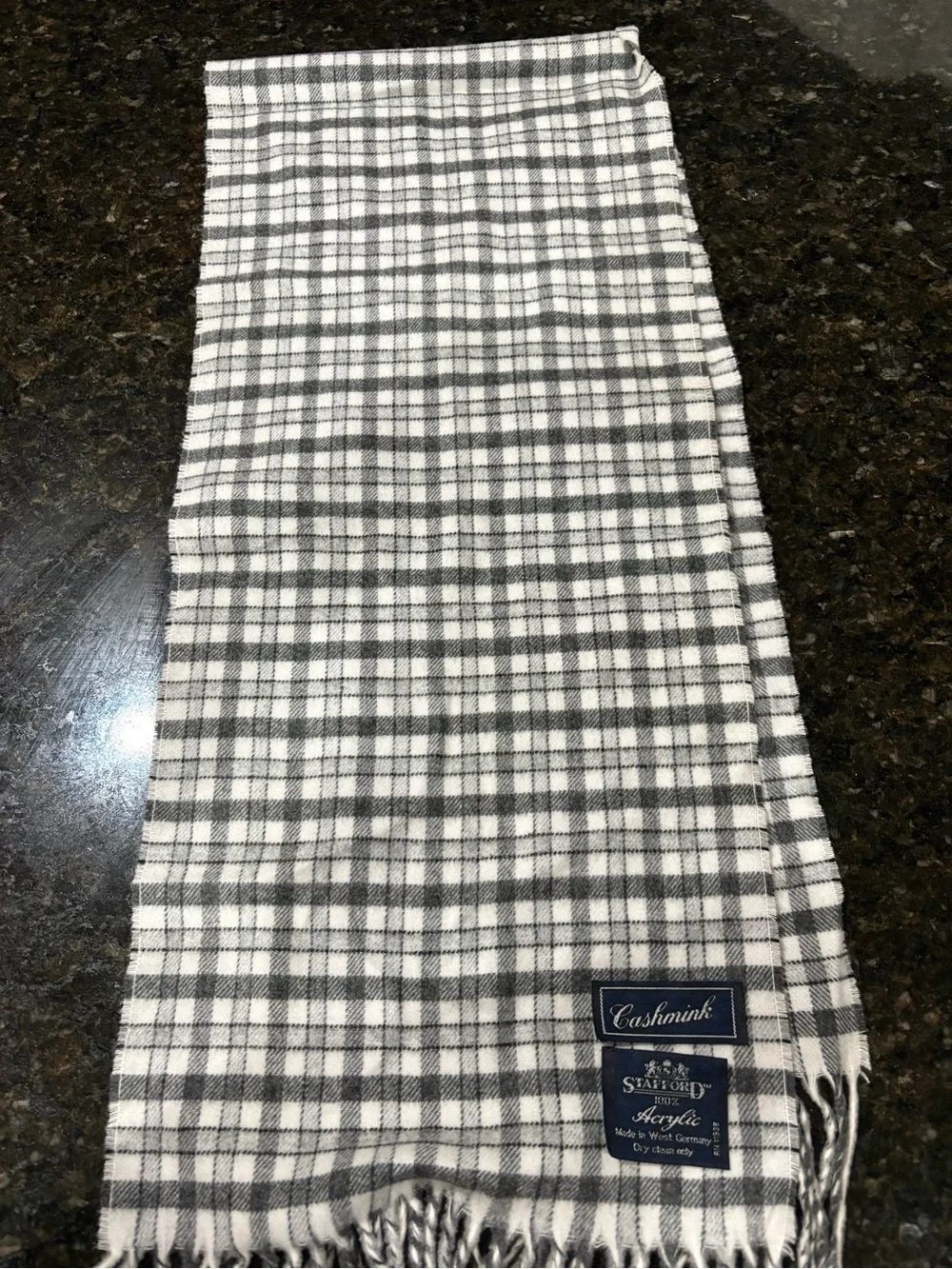 Stafford Cashmink Plaid Fringe Scarf in Gray & White